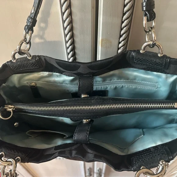 Black Designer Women's Bag - Picture 3 of 7